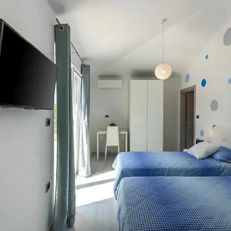 Nana Vikendica *